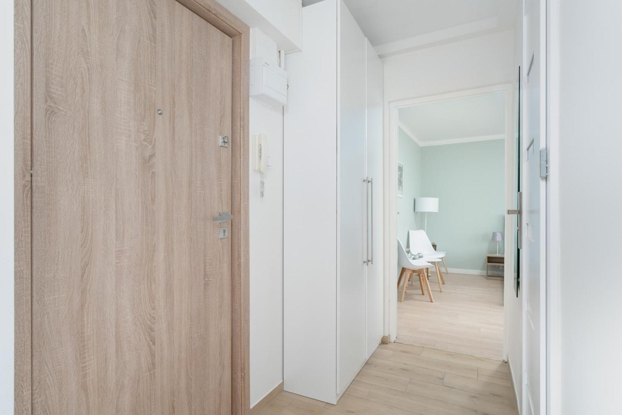 Bukowska Elegancki Z 1 Sypialnia I Biurkiem By Renters Poznań
